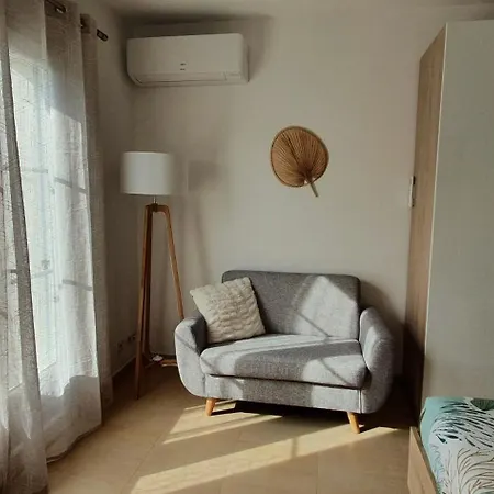 بيت ضيافة Independante Avec Terrasse Et Jardin Privatif كالفيسون
